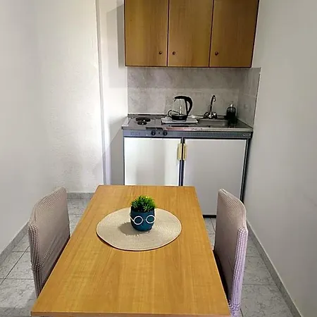 Pyrgos 2* Kremastí